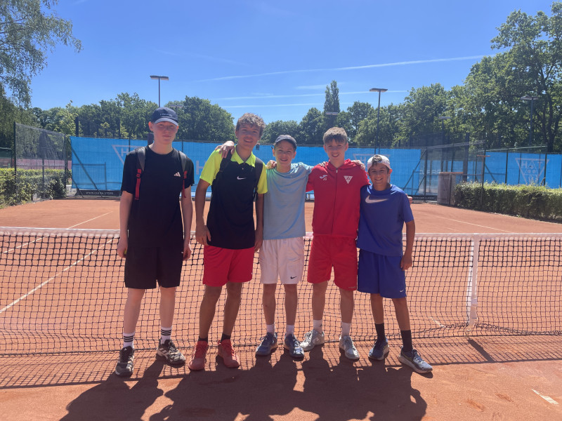 Tennis-Team der Elsa-Br&auml;ndstr&ouml;m-Schule siegt im Bezirksvorentscheid von Jugend-trainiert-f&uuml;r-Olympia